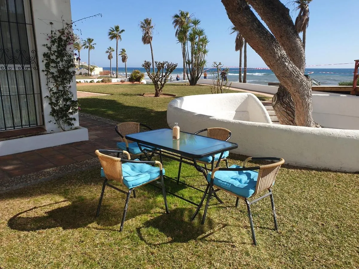 Dona Lola Micaela - Fully Equiped 1 Bedroom Ground Floor Beach Front Apartment With Direct Access To The Beach Of Calahonda - Costa Del Sol - Cs155 Sitio de Calahonda 0*,  Spanien